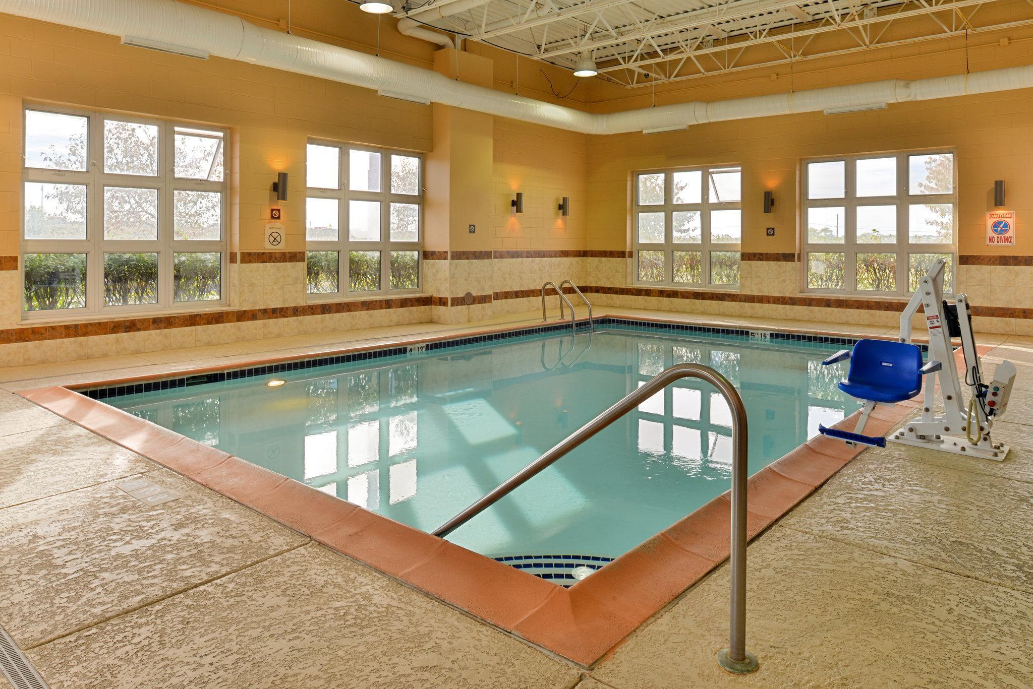 Holiday Inn Express Wixom By Ihg Exterior foto