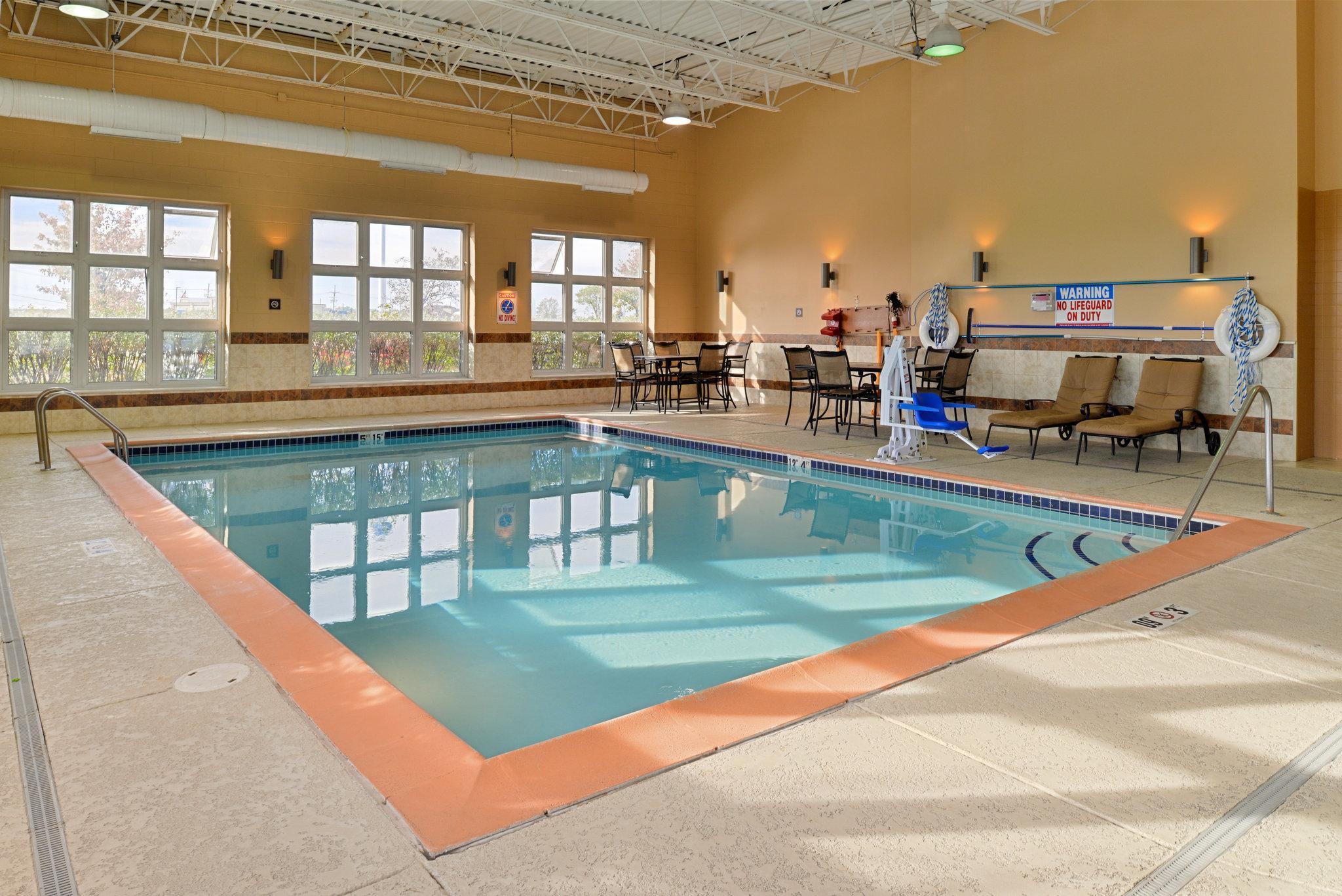 Holiday Inn Express Wixom By Ihg Exterior foto