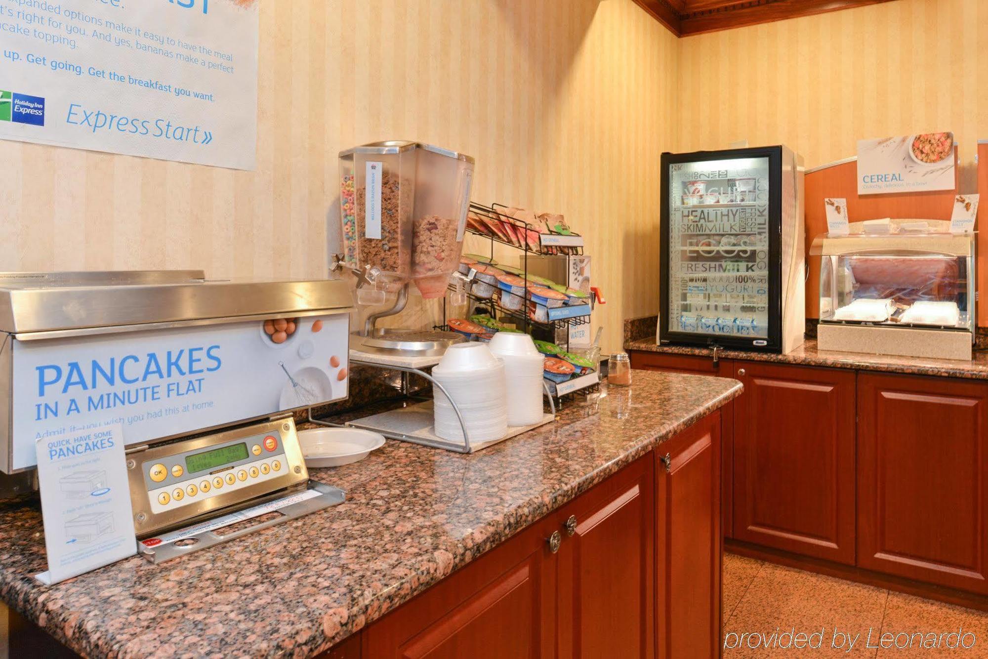 Holiday Inn Express Wixom By Ihg Exterior foto